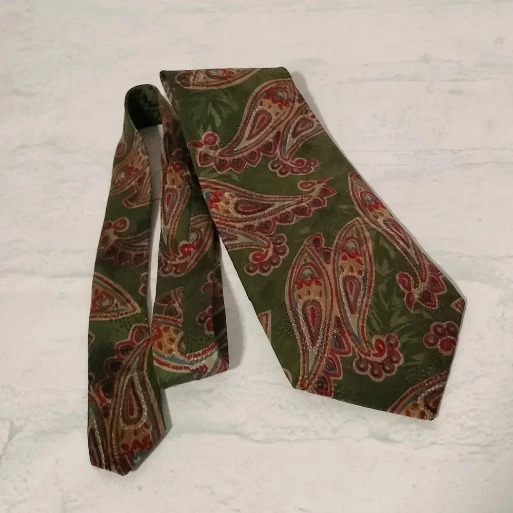 AQUASCUTUM OF LONDON VINTAGE SILK NECKTIE TIE PAISLEY HAND SEWN